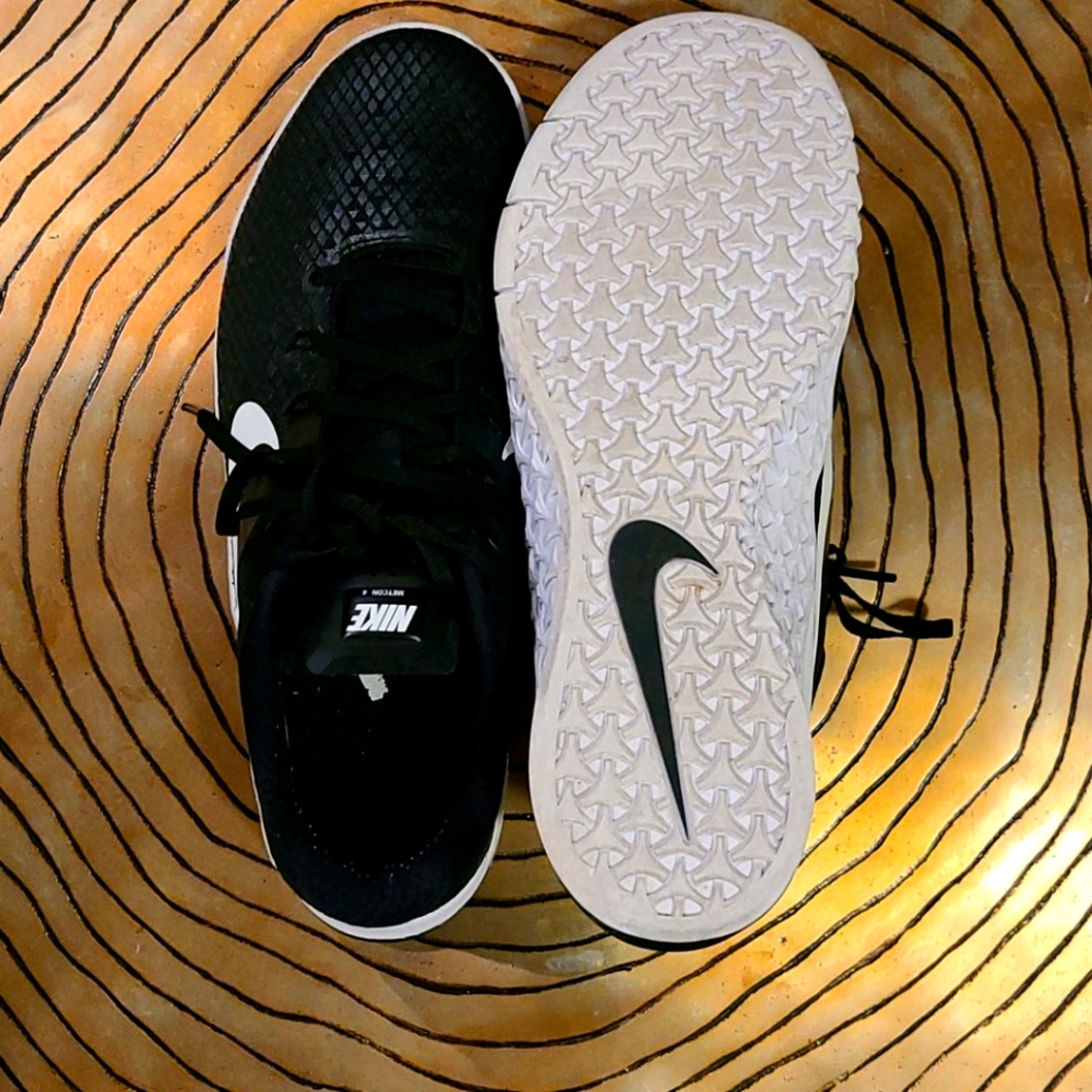 Men's NIKE Metcon 4 Cross-Trainer